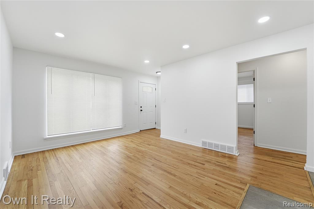641 E Brockton Avenue, Madison Heights, MI 48071 — Photo 5