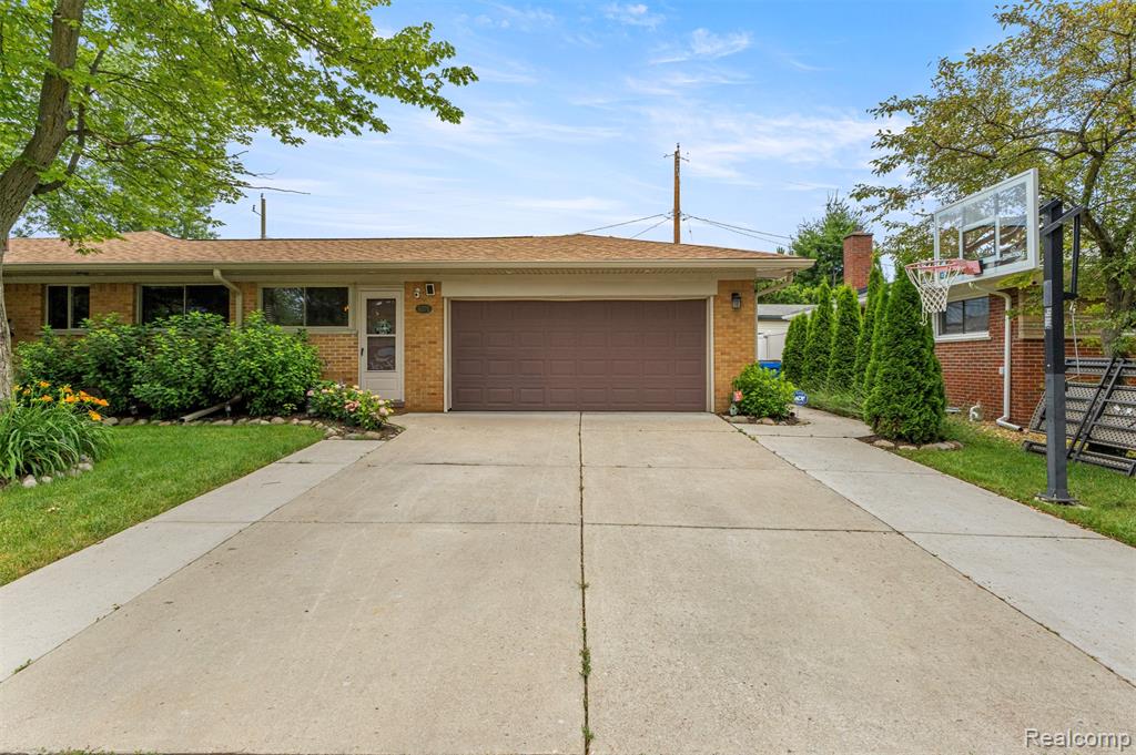 8570 Rockland Street, Dearborn Heights, MI 48127 — Photo 48