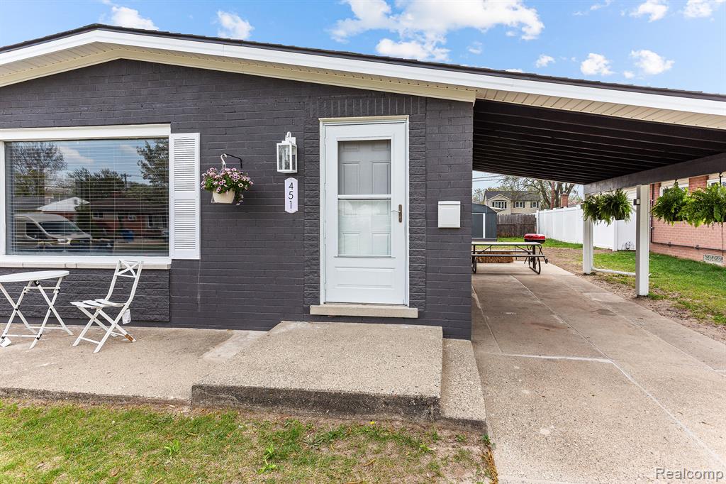 451 DARWIN Street, Westland, MI 48186 — Photo 4