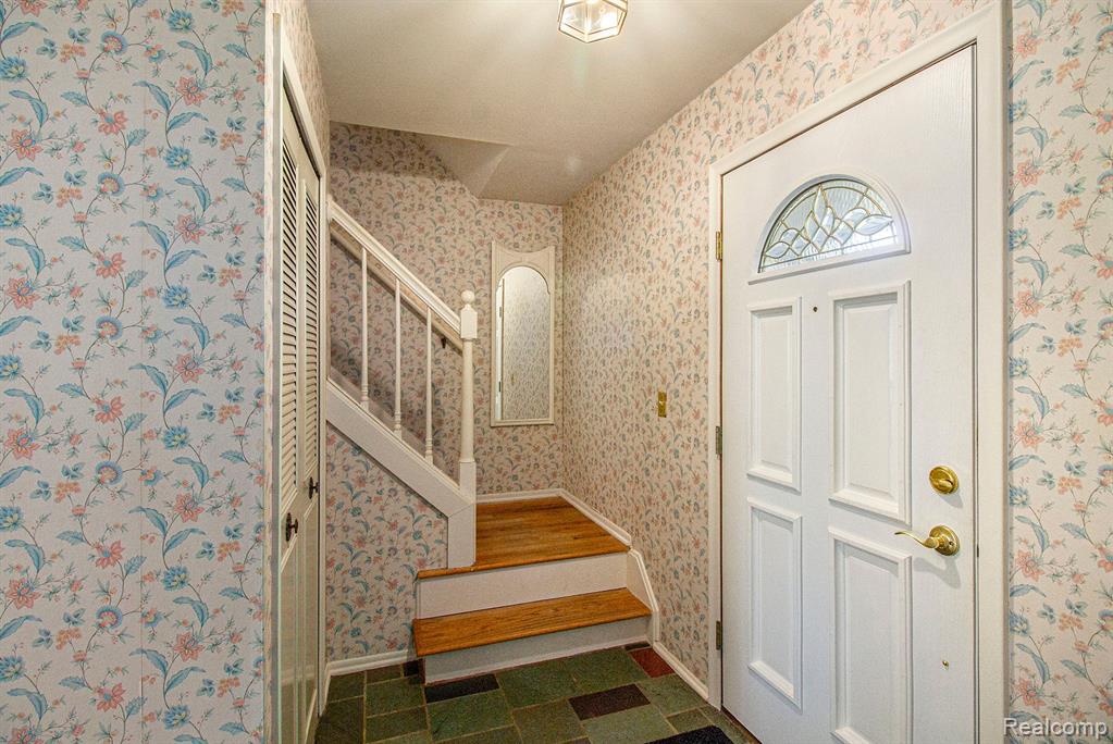 4196 CRESTKNOLL Drive, Grand Blanc, MI 48439 — Photo 4