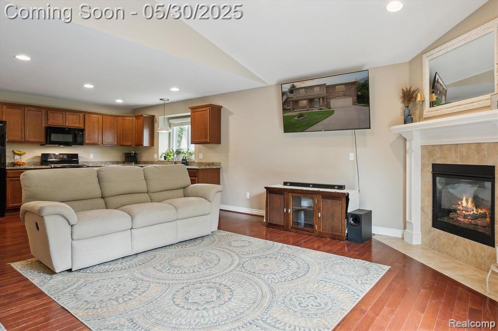 9267 Richfield, Livonia, MI 48150 — Photo 13
