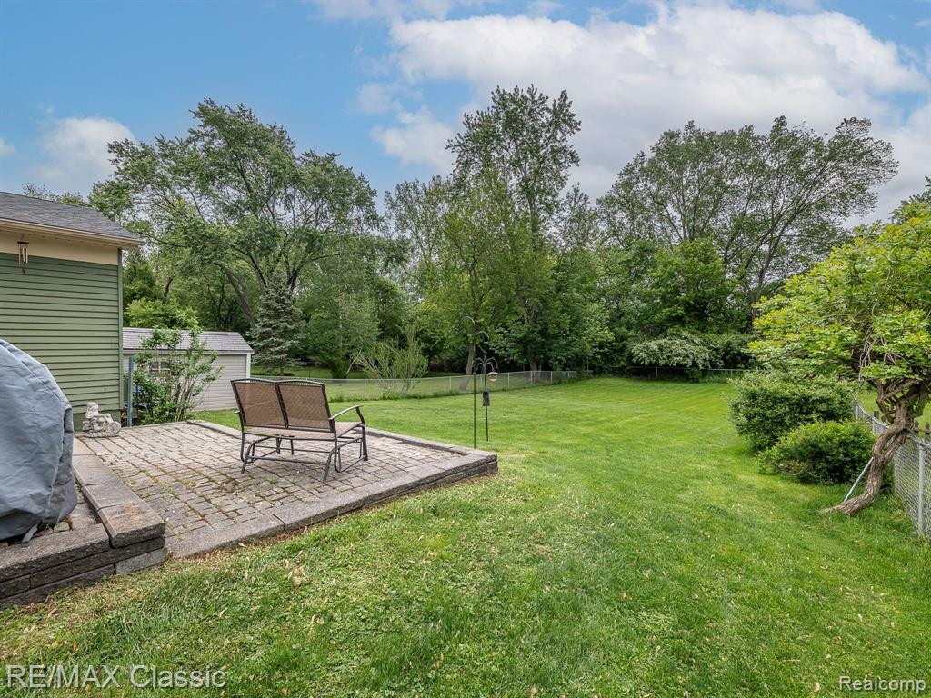 8866 MANTON Avenue, Plymouth, MI 48170 — Photo 23