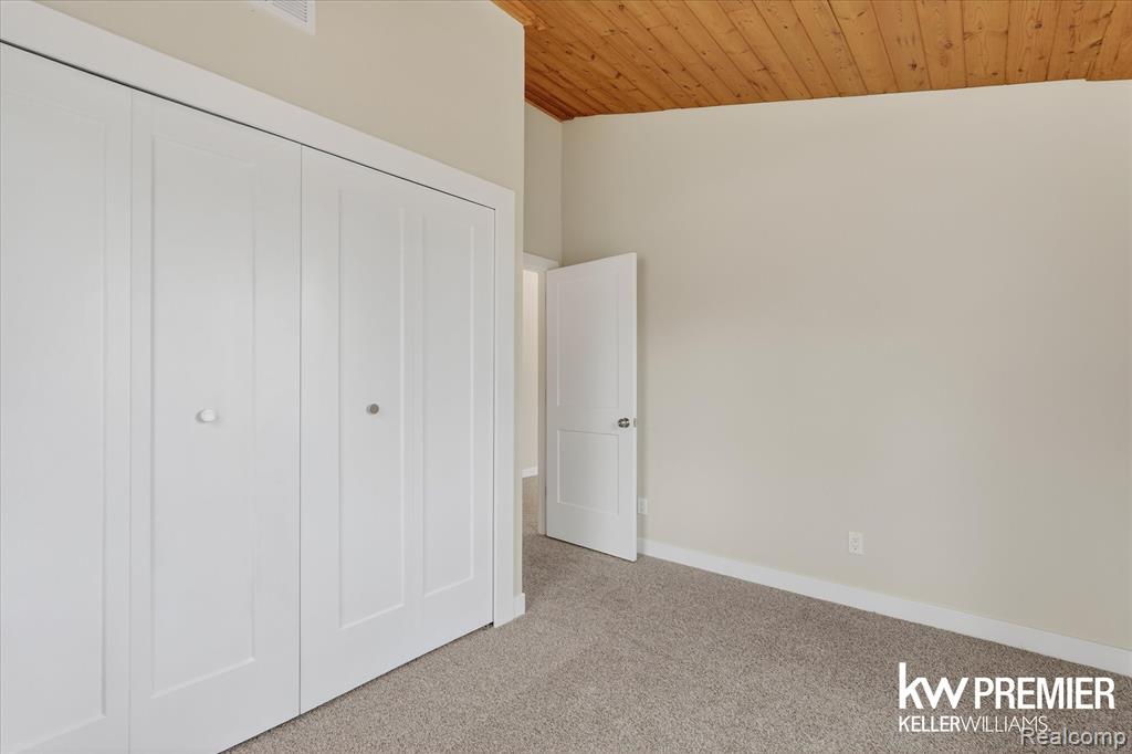5658 Crescent Road, Waterford, MI 48327 — Photo 23