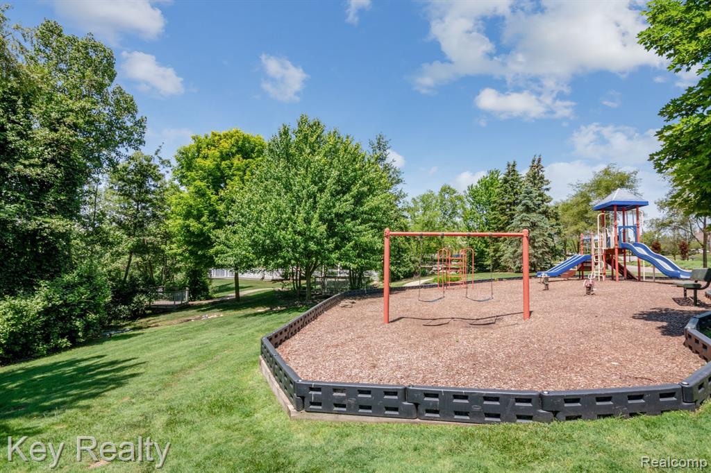 50424 LIVINGSTON Drive, Northville, MI 48168 — Photo 48
