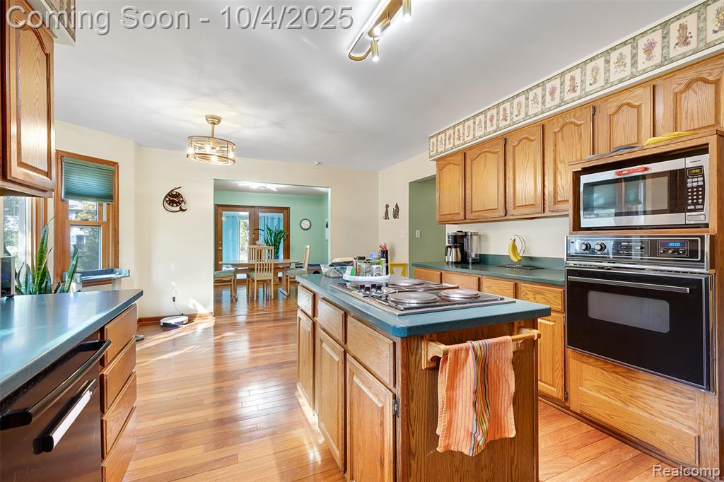 8614 Island Boulevard, Grosse Ile, MI 48138 — Photo 9