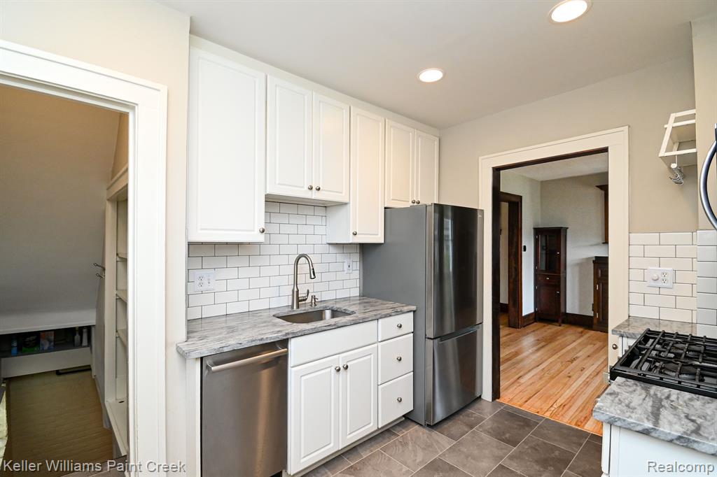 606 N CENTER Street, Royal Oak, MI 48067 — Photo 13