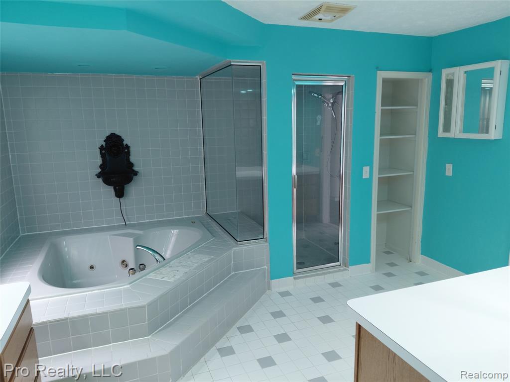 8445 Crestshire Drive, Ypsilanti, MI 48197 — Photo 24