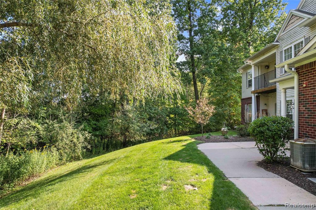 939 Eagle Drive, Fenton, MI 48430 — Photo 3
