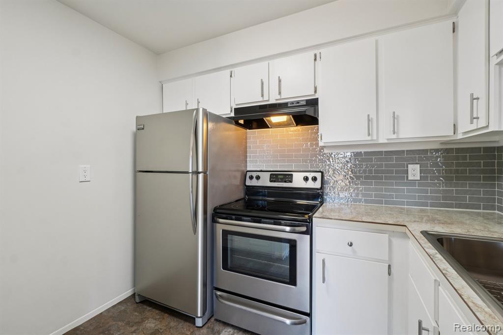 51288 Johns Drive, 7, New Baltimore, MI 48047 — Photo 3