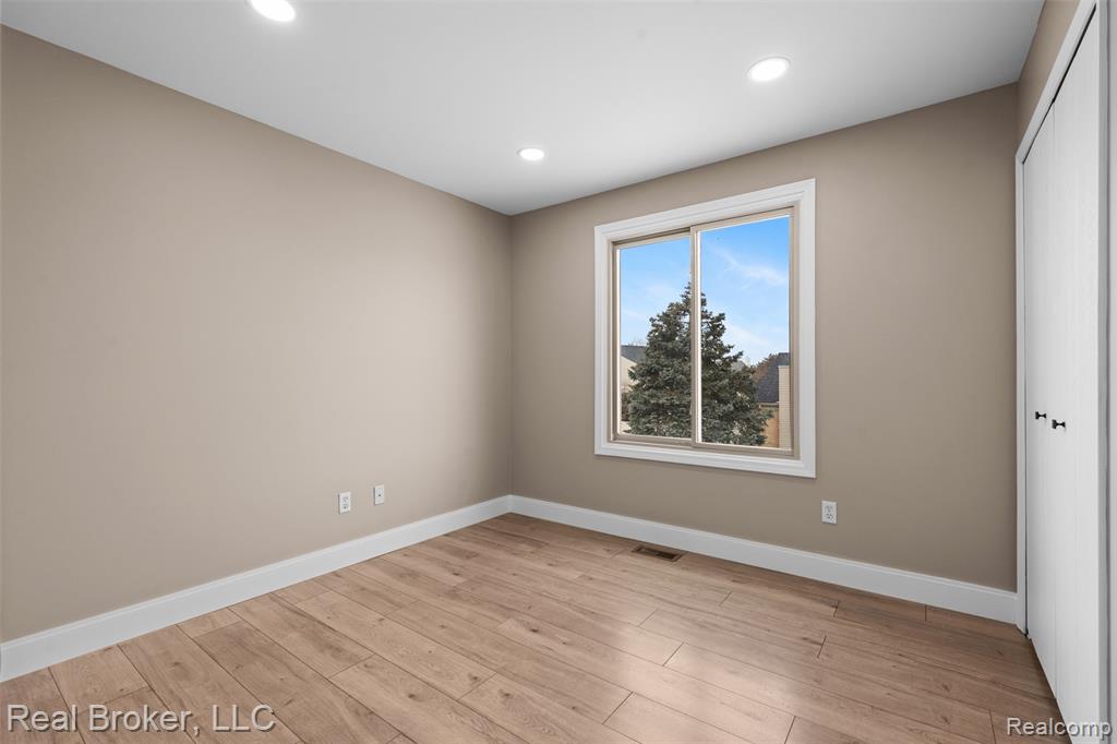 44594 Connecticut, Clinton Twp, MI 48038 — Photo 12