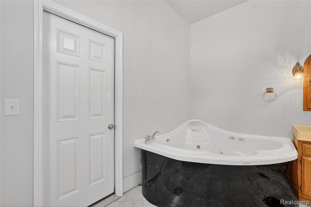 9624 Bridge Lake Road, Clarkston, MI 48348 — Photo 34