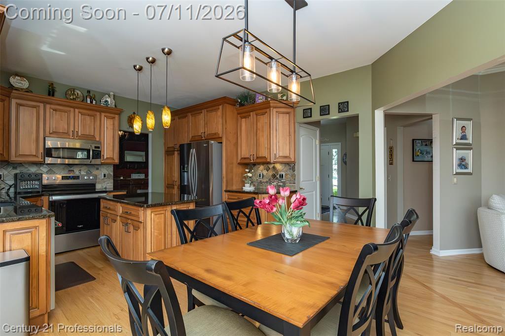 689 Woodfield Way, Rochester Hills, MI 48307 — Photo 14