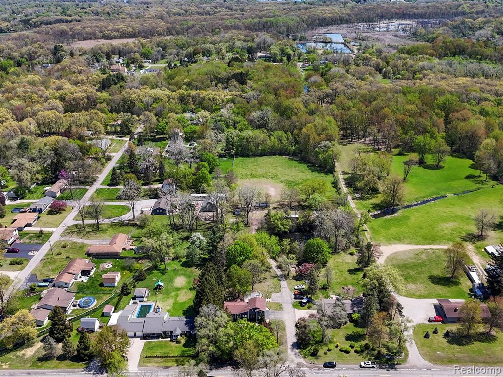 579 S HOSPITAL Road, Waterford, MI 48327 — Photo 47