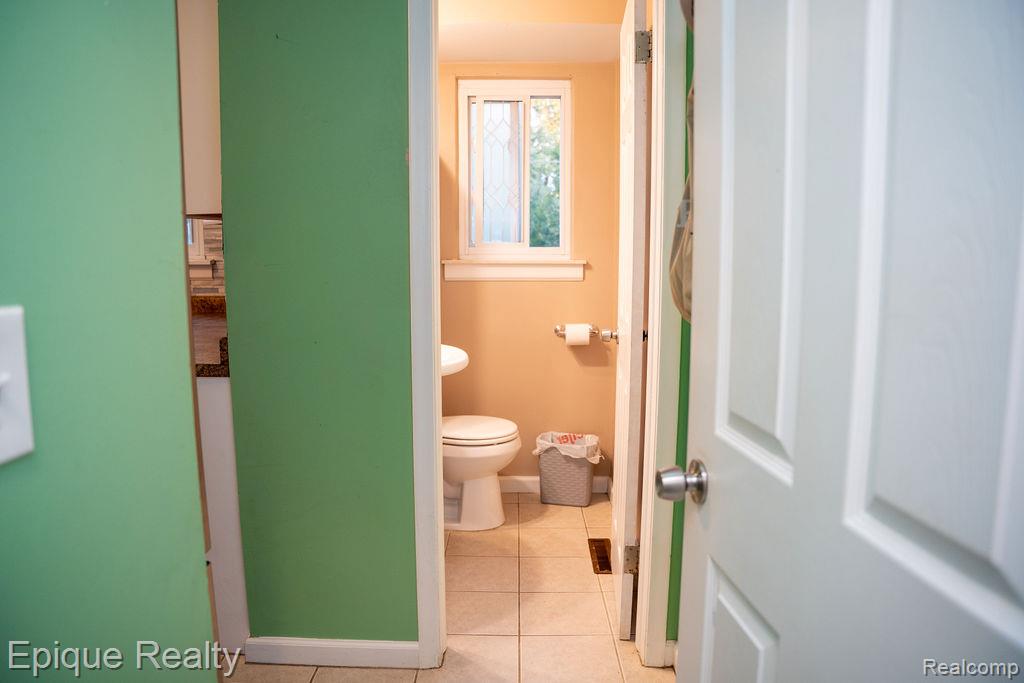 4505 Old Carriage Road, Flint, MI 48507 — Photo 33