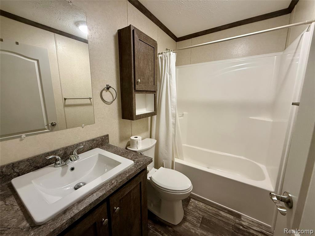 186 Oak Ave, Highland, MI — Photo 7