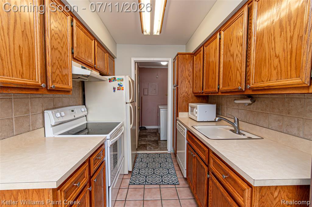44524 N Bunker Hill Drive, 112, Clinton Twp, MI 48038 — Photo 15