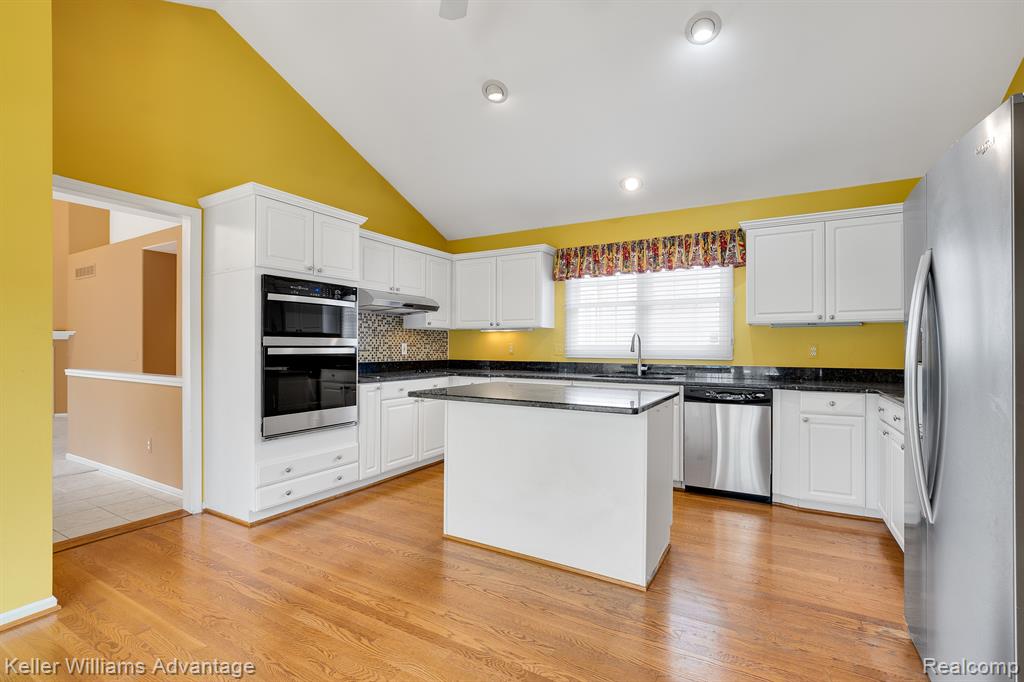 39438 VILLAGE RUN Drive, Northville, MI 48168 — Photo 12