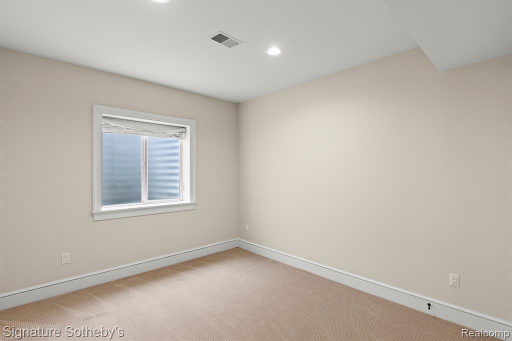 555 Chesterfield Avenue, Birmingham, MI 48009 — Photo 32