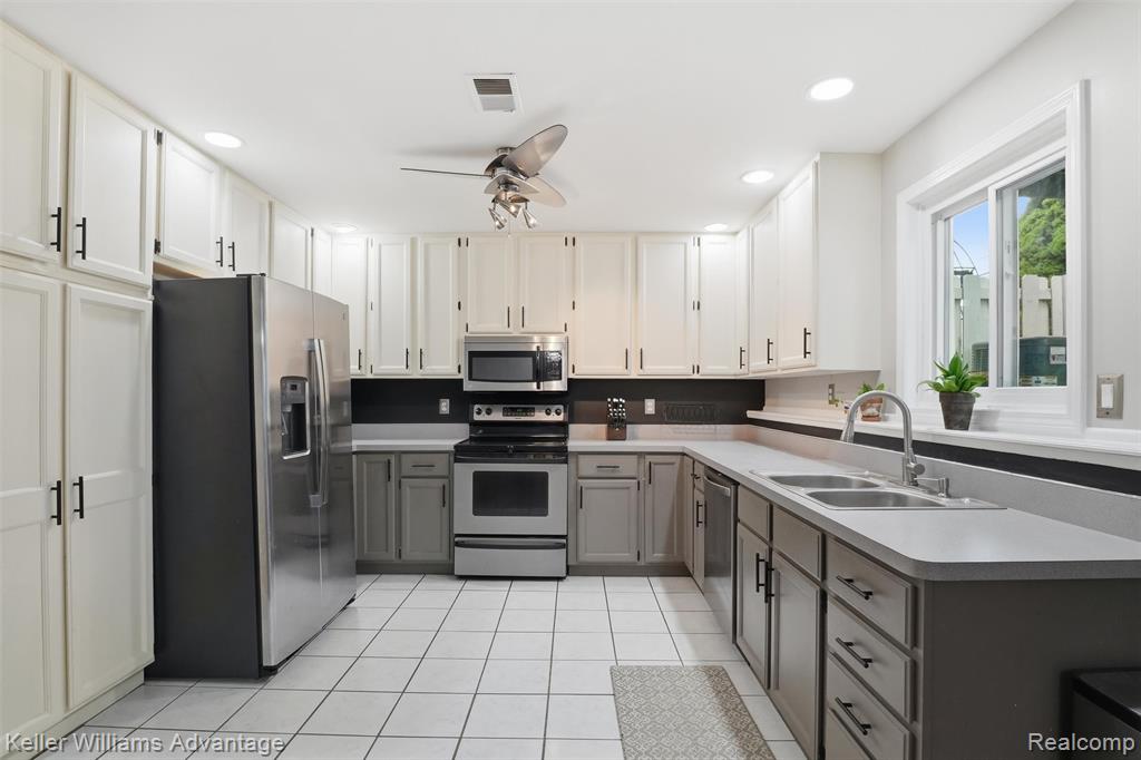 572 River Pointe Court, Milan, MI 48160 — Photo 11