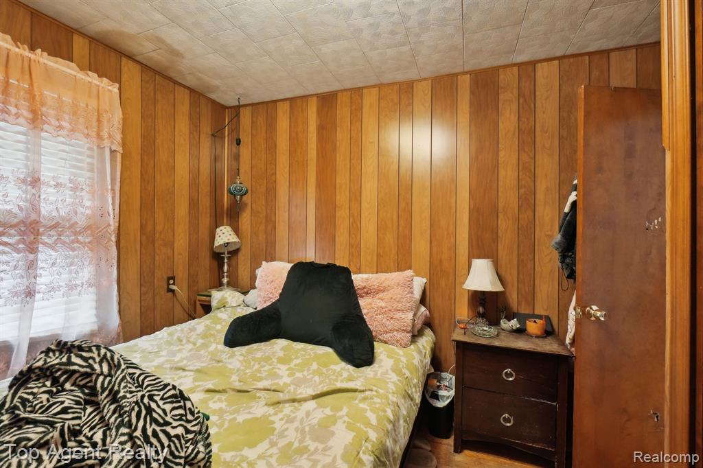 933 CAMERON Avenue, Pontiac, MI 48340 — Photo 13