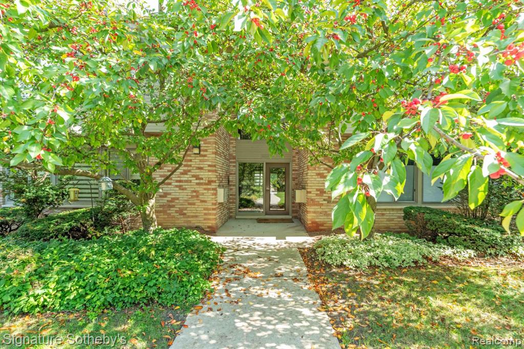 396 Concord Place, 3, Bloomfield Hills, MI 48304 — Photo 2
