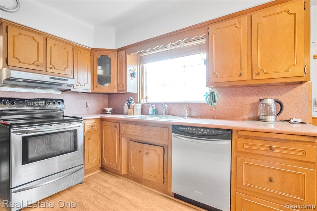 400 Beechmont Street, Dearborn, MI 48124 — Photo 13