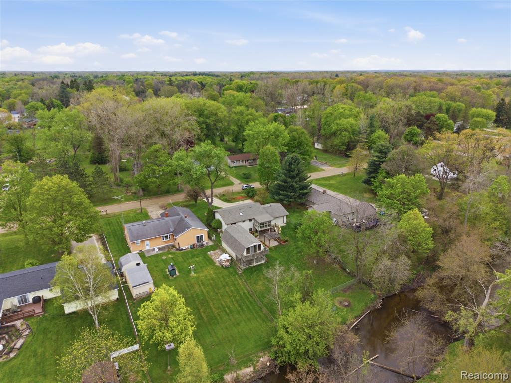 2465 Egelston Avenue, Burton, MI 48509 — Photo 27