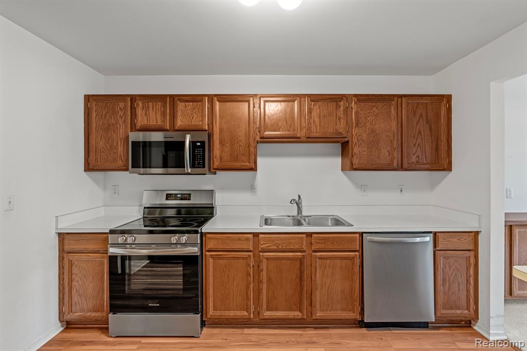 250 Winding Brook, Commerce Twp, MI 48390 — Photo 10