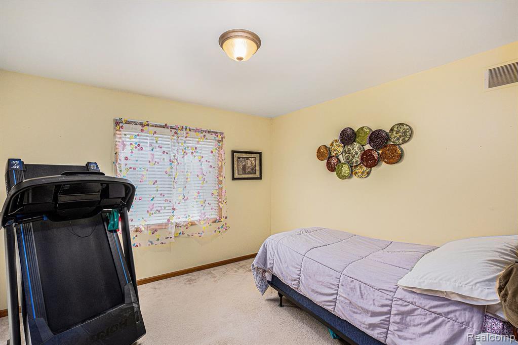 50190 MAGDALINA Drive, Macomb, MI 48044 — Photo 17