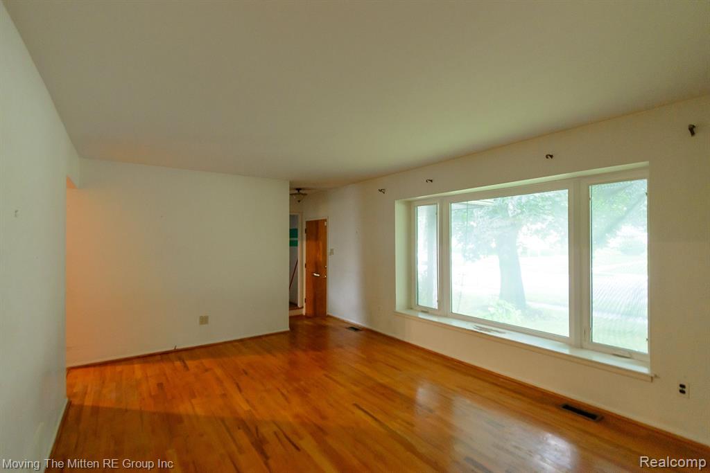 1200 GEORGINA Drive, Ypsilanti, MI 48198 — Photo 3