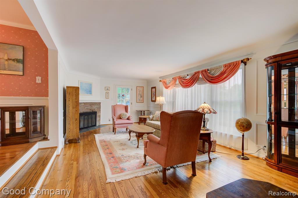 4008 PARKVIEW Drive, Royal Oak, MI 48073 — Photo 2