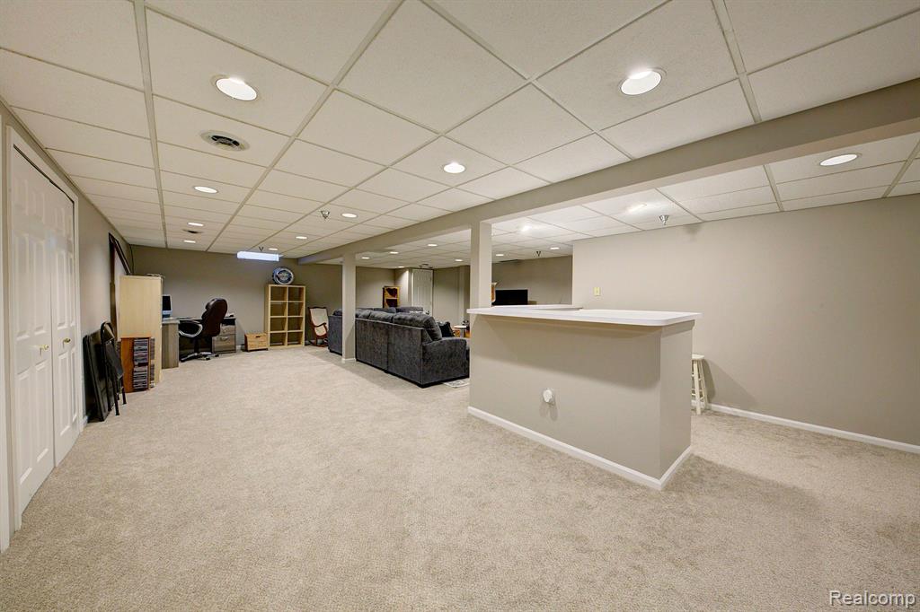 9329 EASTWIND Drive, Livonia, MI 48150 — Photo 38