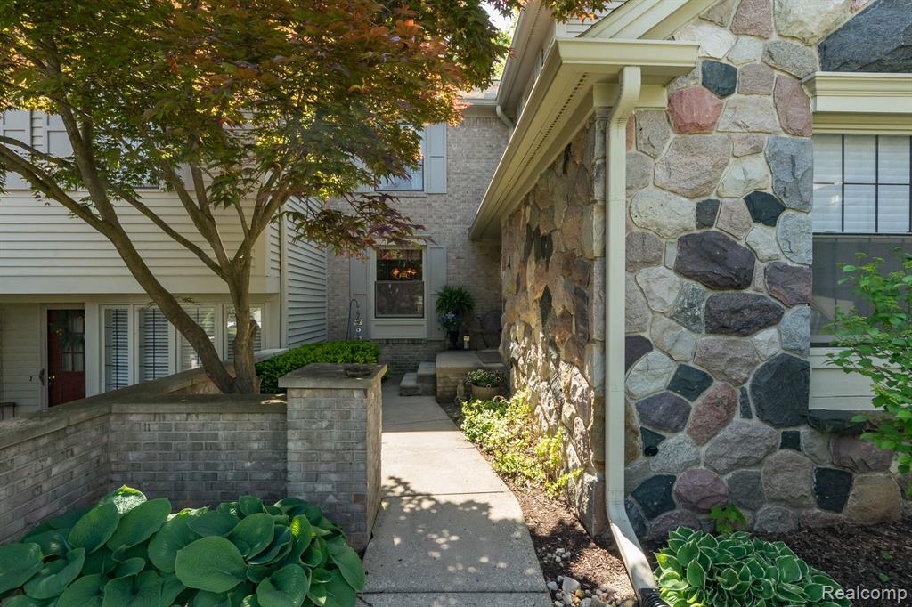 4467 GOLF VIEW Drive, Brighton, MI 48116 — Photo 11