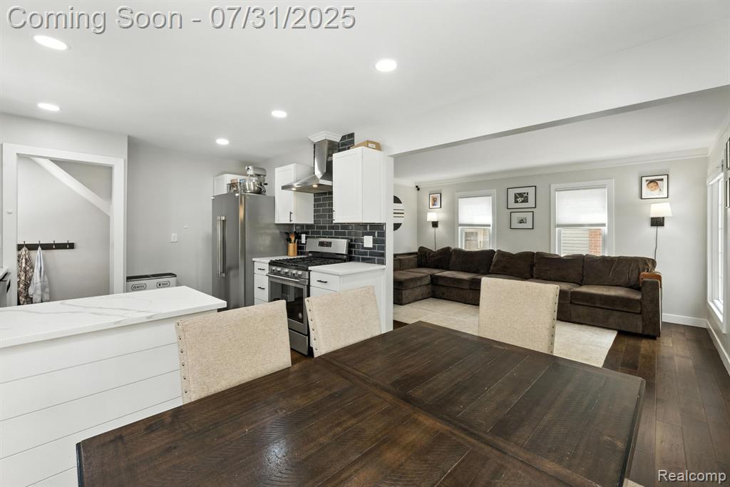 910 Maplegrove Avenue, Royal Oak, MI 48067 — Photo 10