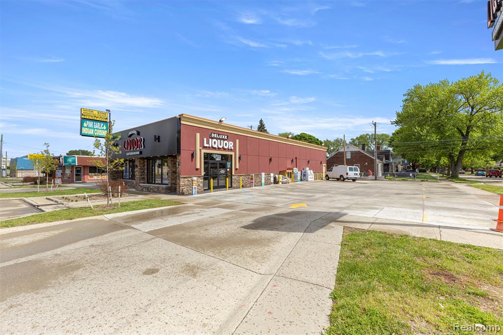 18641 Ecorse Road - Photo 4