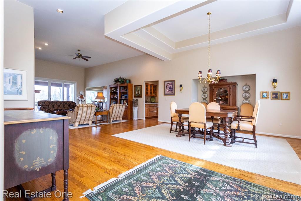 10215 Mill Pointe Drive, Goodrich Vlg, MI — Photo 7