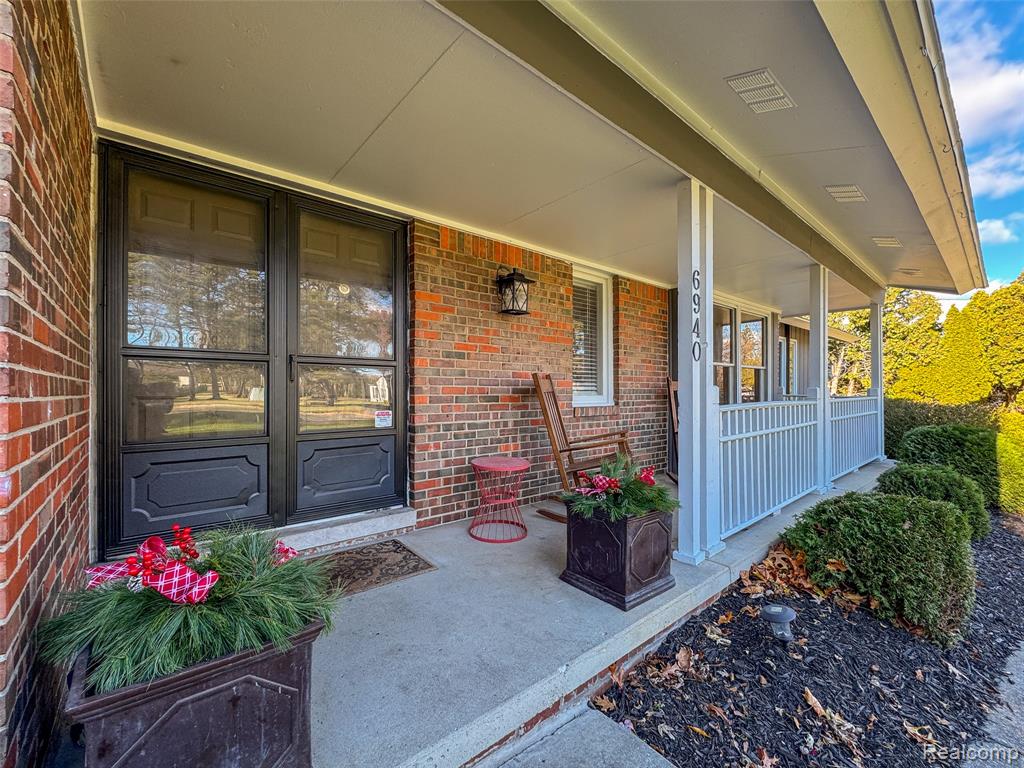 6940 Wing Lake Road, Bloomfield, MI 48301 — Photo 2