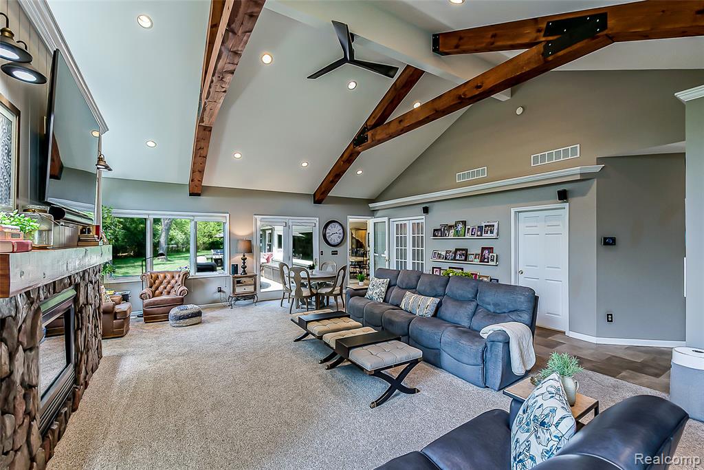 4990 Broomfield Lane, West Bloomfield, MI — Photo 36