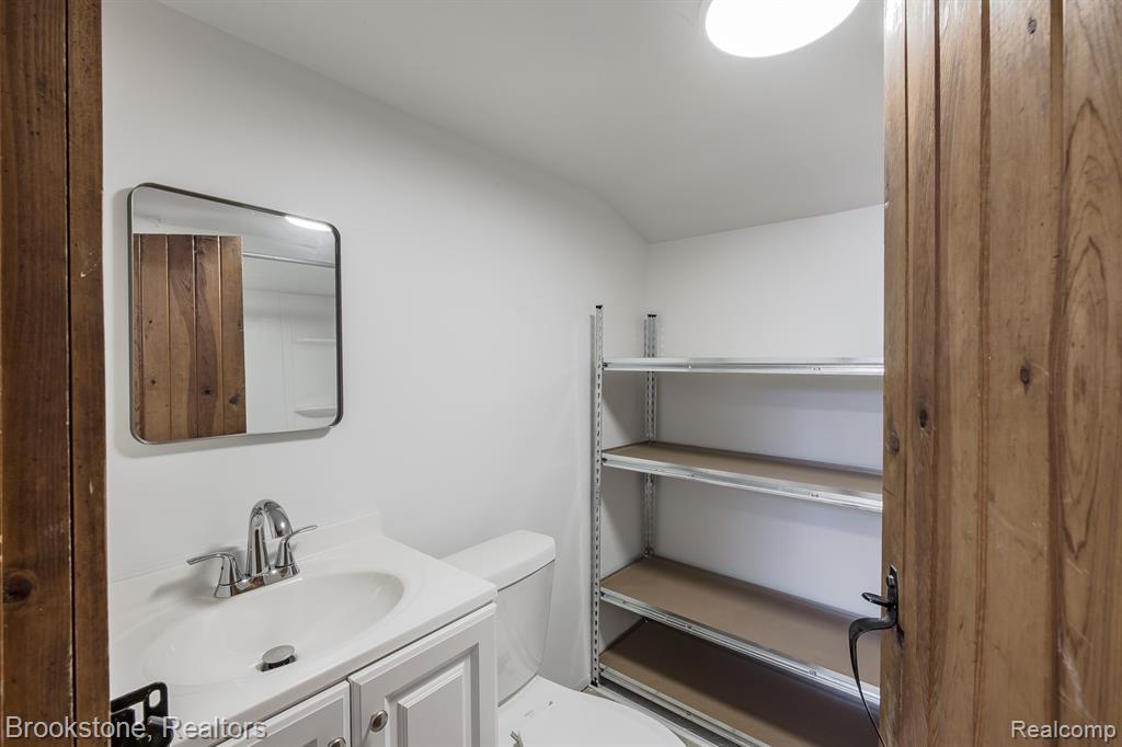 31 Heights Road, Lake Orion, MI 48362 — Photo 19