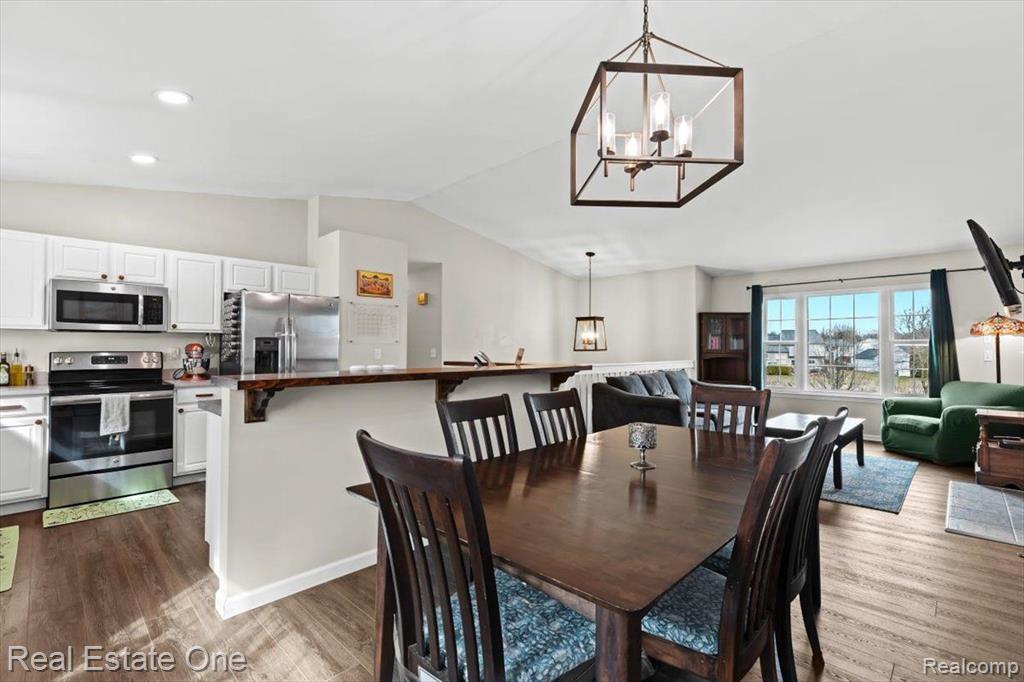573 CARRIAGE HILL Drive, Fenton, MI 48430 — Photo 9