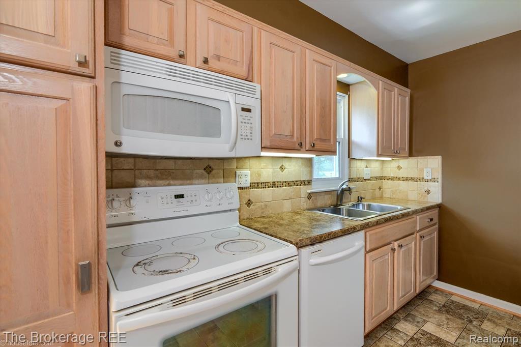 744 W Chelsea Circle, Davison, MI 48423 — Photo 15