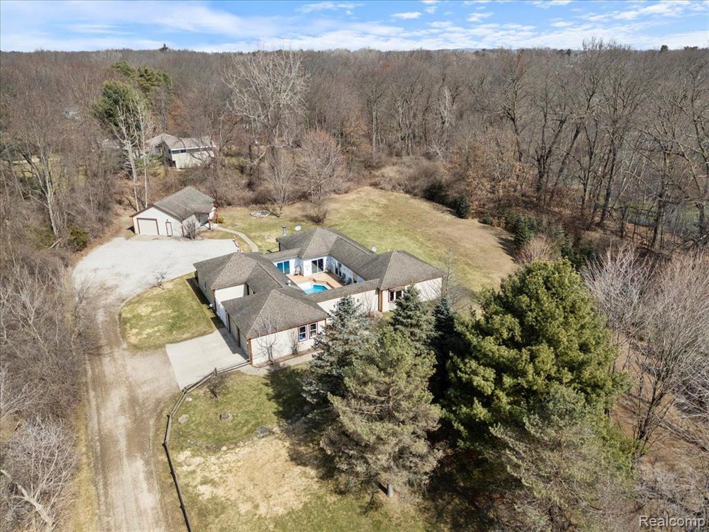 572 CASEMER Road, Lake Orion, MI — Photo 2