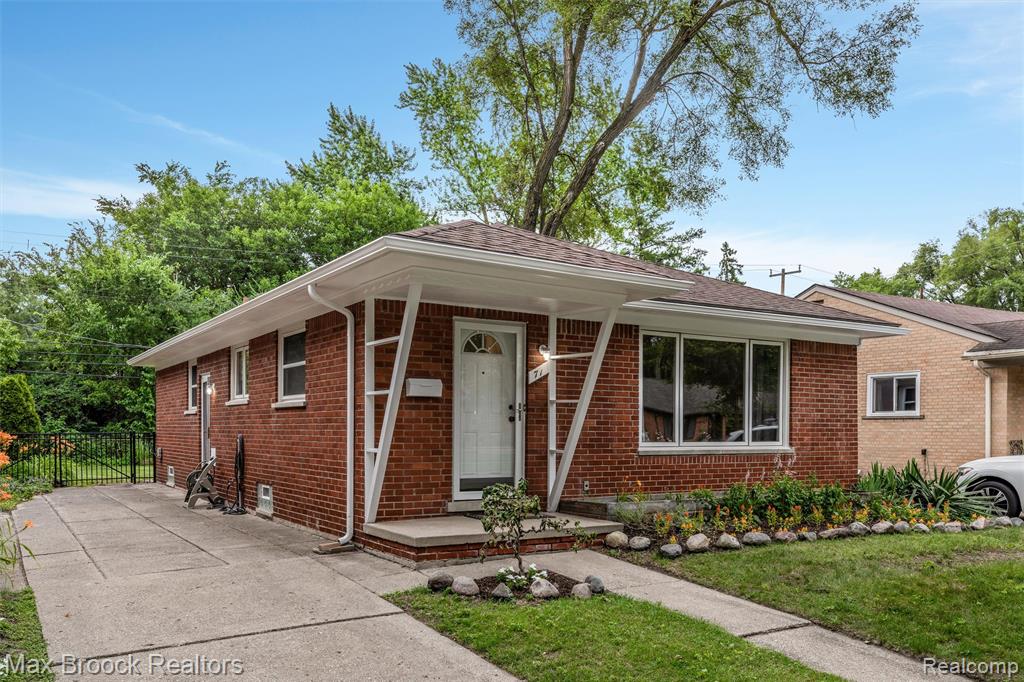 71 Maplefield Road, Pleasant Ridge, MI — Photo 3