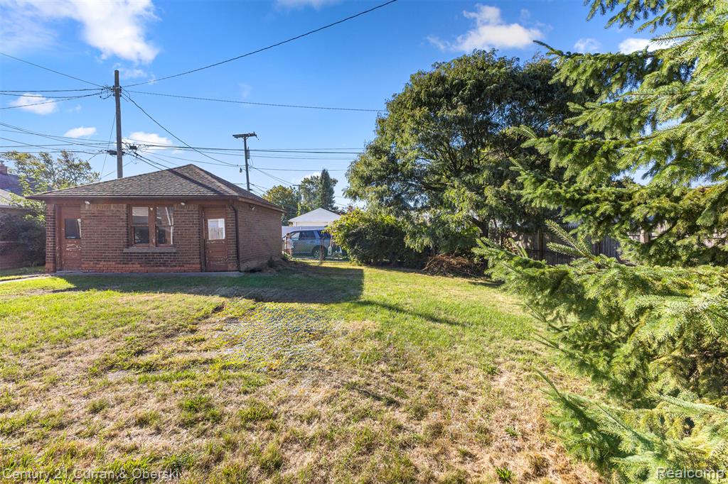 823 Saint John Street, Wyandotte, MI 48192 — Photo 20