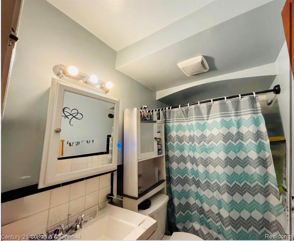 26532 Powers Avenue, Dearborn Heights, MI 48125 — Photo 14