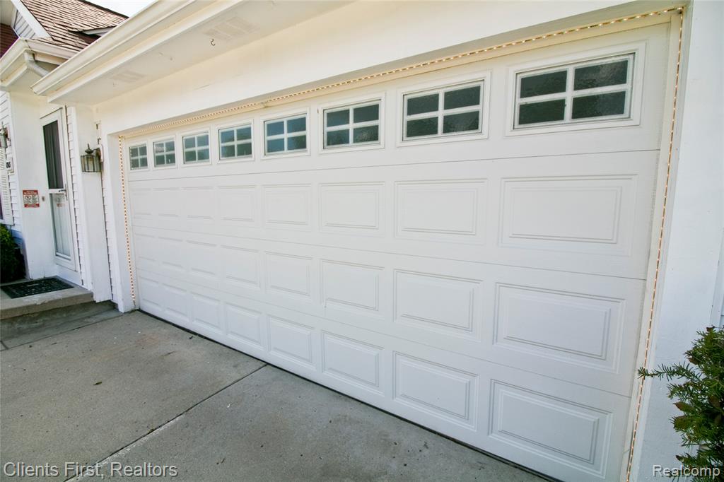 8543 Barrington Drive, Ypsilanti, MI 48198 — Photo 13