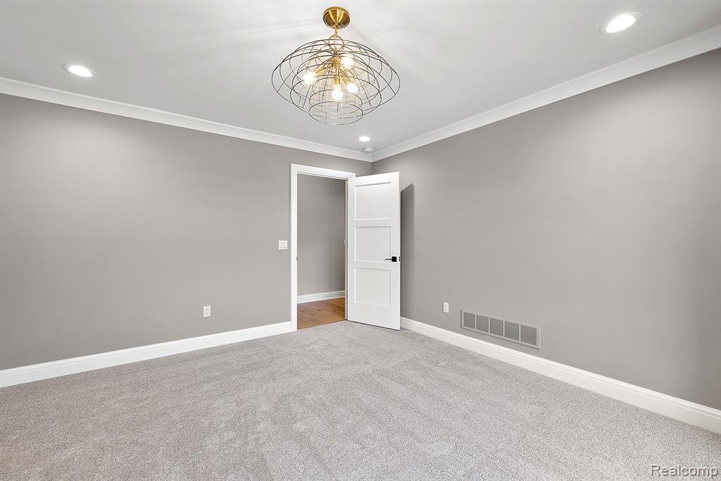 31011 Pioneer Avenue, Bingham Farms, MI 48025 — Photo 75