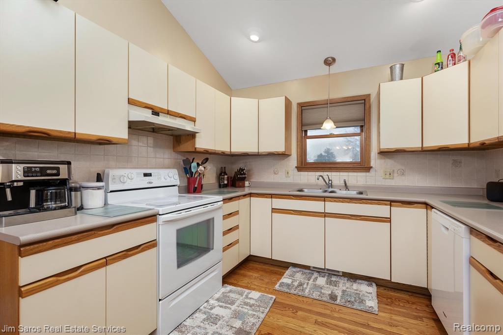 6573 FRED W MOORE, China, MI — Photo 8