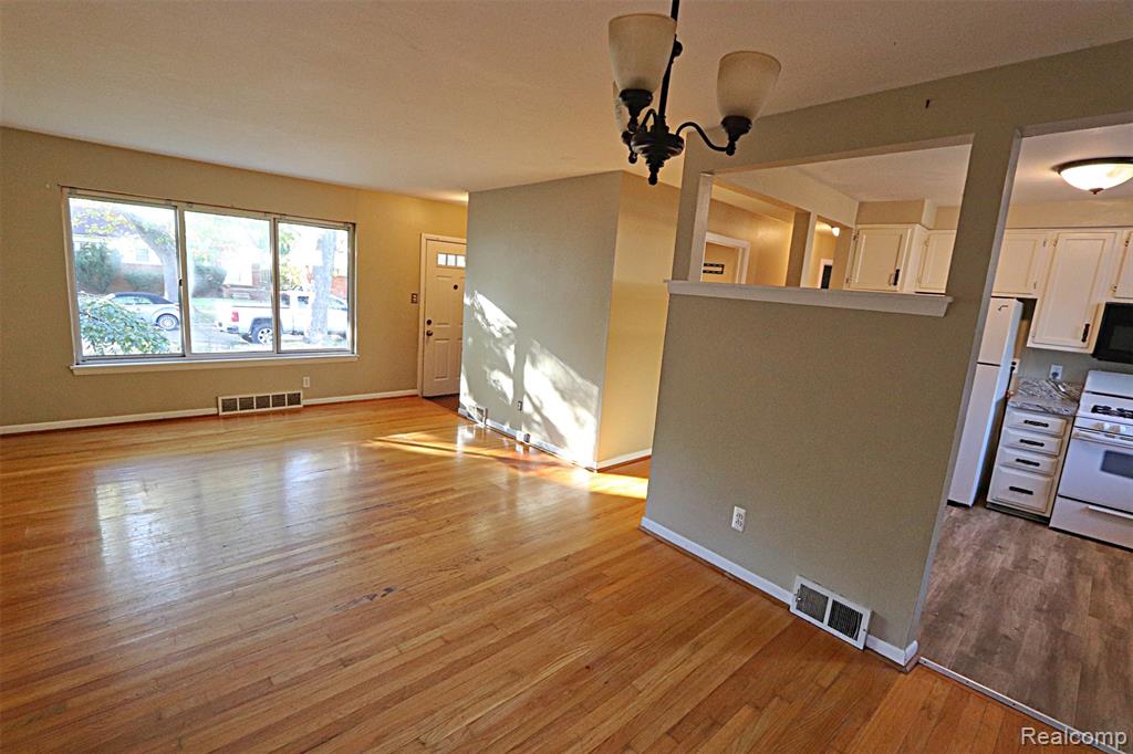 9010 LEVERNE Street, Redford, MI 48239 — Photo 21