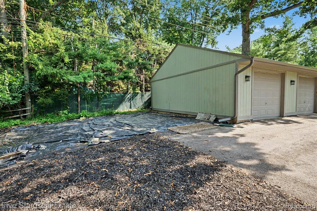 6700 Pontiac Trail Road, West Bloomfield, MI 48323 — Photo 31